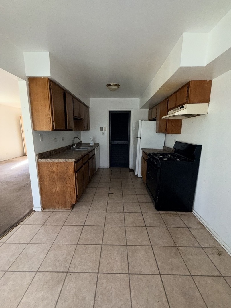 709 Spring Court, Unit 5 University Park, IL 60484 - Photo 2 of 12