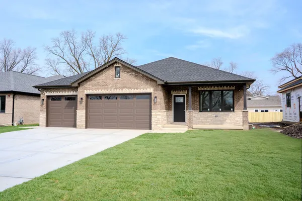 $670,000 | 8041 South 85th Court, Justice, IL 60458
