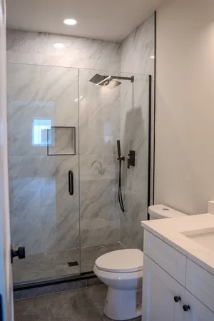 $670,000 | 8041 South 85th Court, Justice, IL 60458