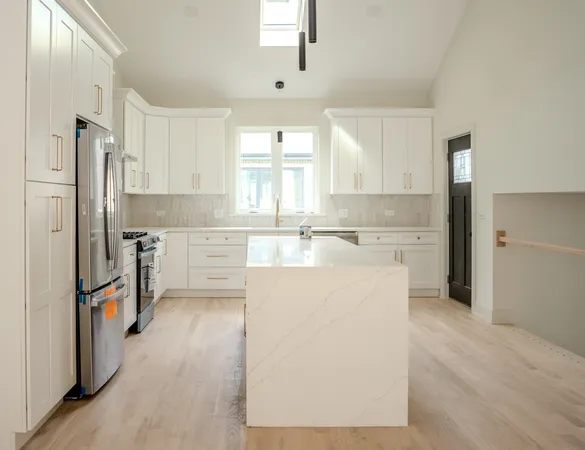 $670,000 | 8041 South 85th Court, Justice, IL 60458
