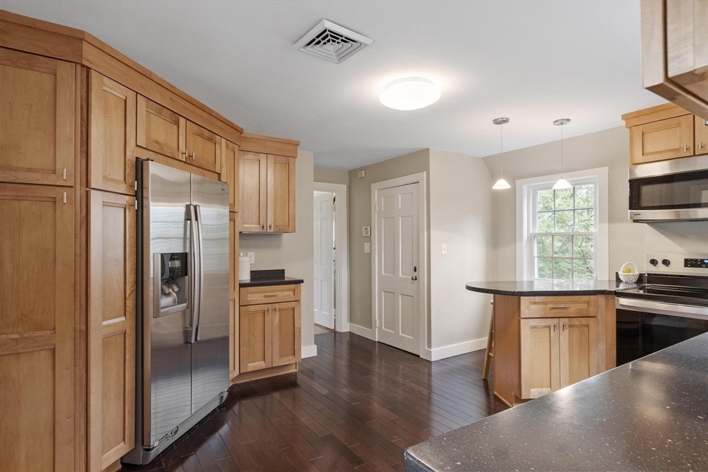 142 Tower Road Lincoln, MA 01773 - Photo 9 of 41