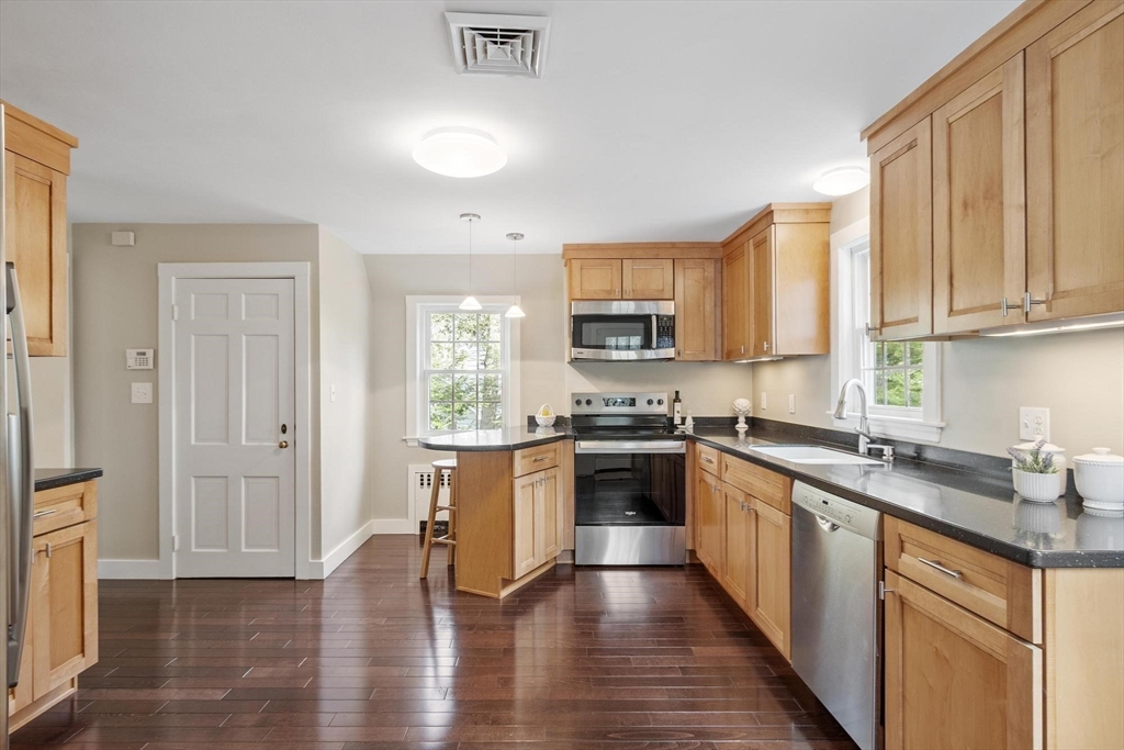 142 Tower Road Lincoln, MA 01773 - Photo 10 of 41