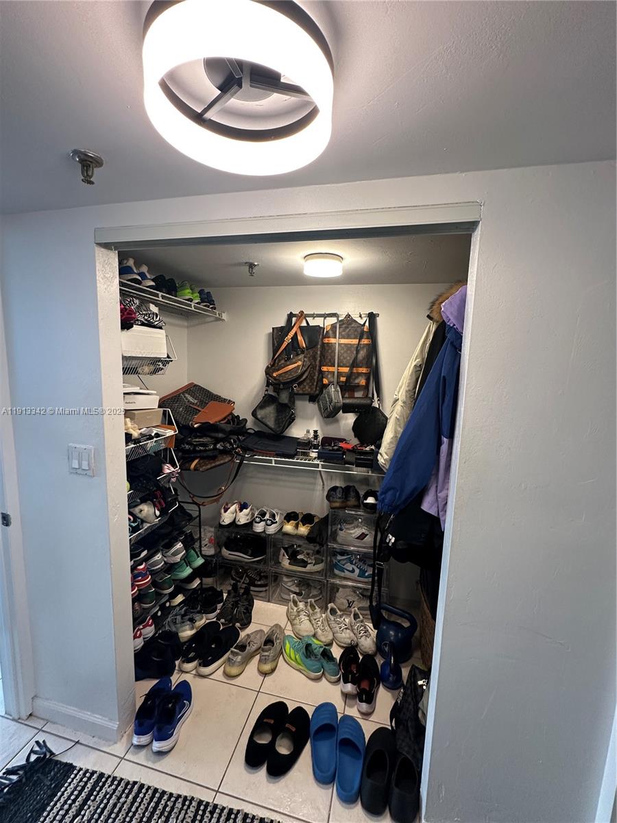 555 Northeast 15th Street, Unit 31F Miami, FL 33132 - Photo 18 of 24