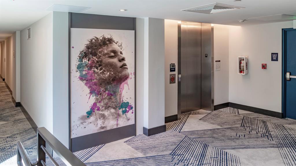 425-475 East Atlantic Boulevard, Unit 410 Pompano Beach, FL 33060 - Photo 40 of 40 a bedroom with a bed and a painting on the wall