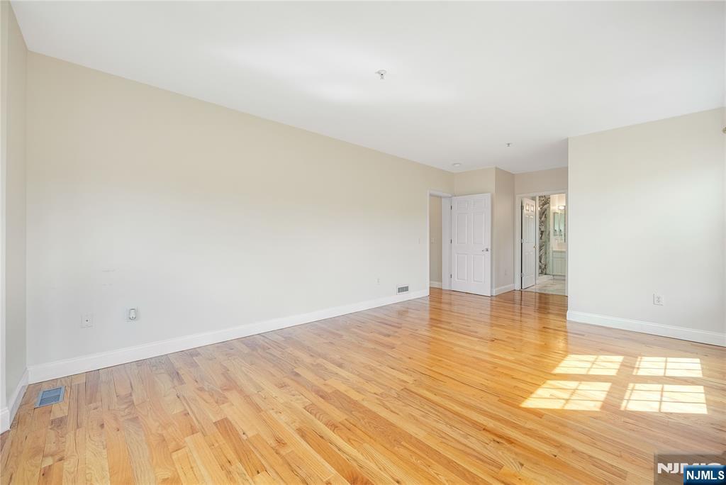 337 The Promenade, Unit 337 Edgewater, NJ 07020 - Photo 21 of 28