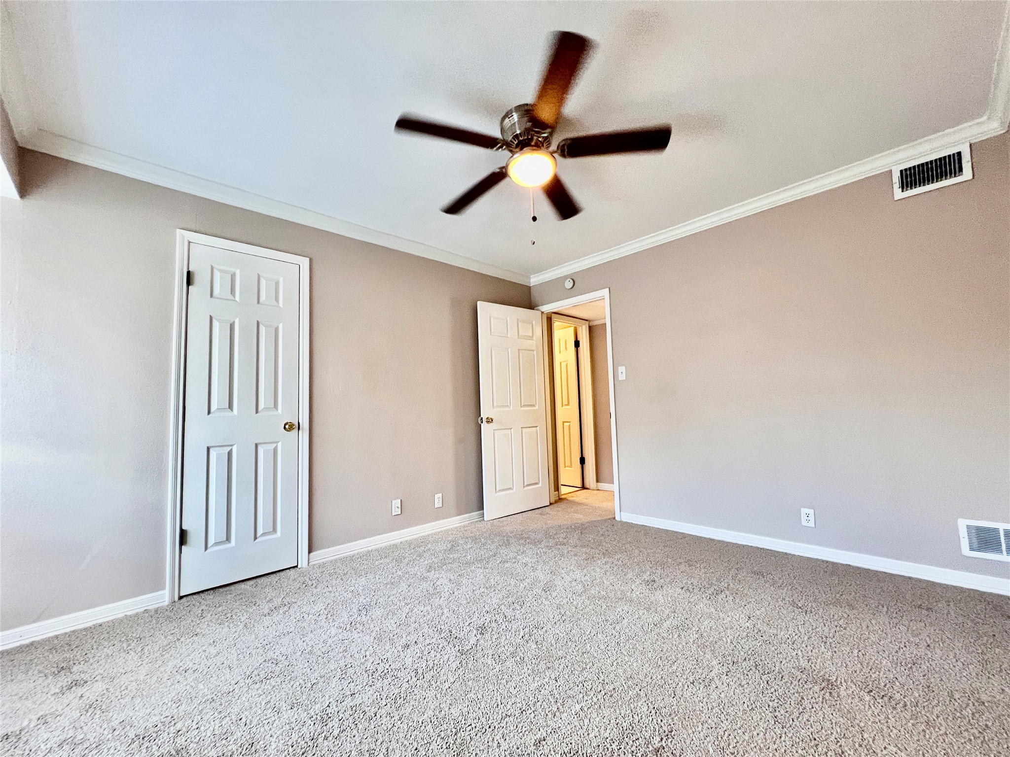 700 Thicket Lane, Unit 804 Houston, TX 77079 - Photo 12 of 26 a view of an empty room and window