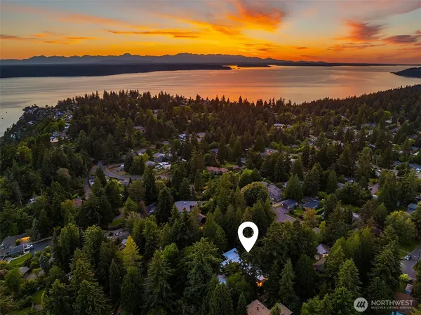 $1,600,000 | 1919 Southwest 170th Street, Normandy Park, WA 98166