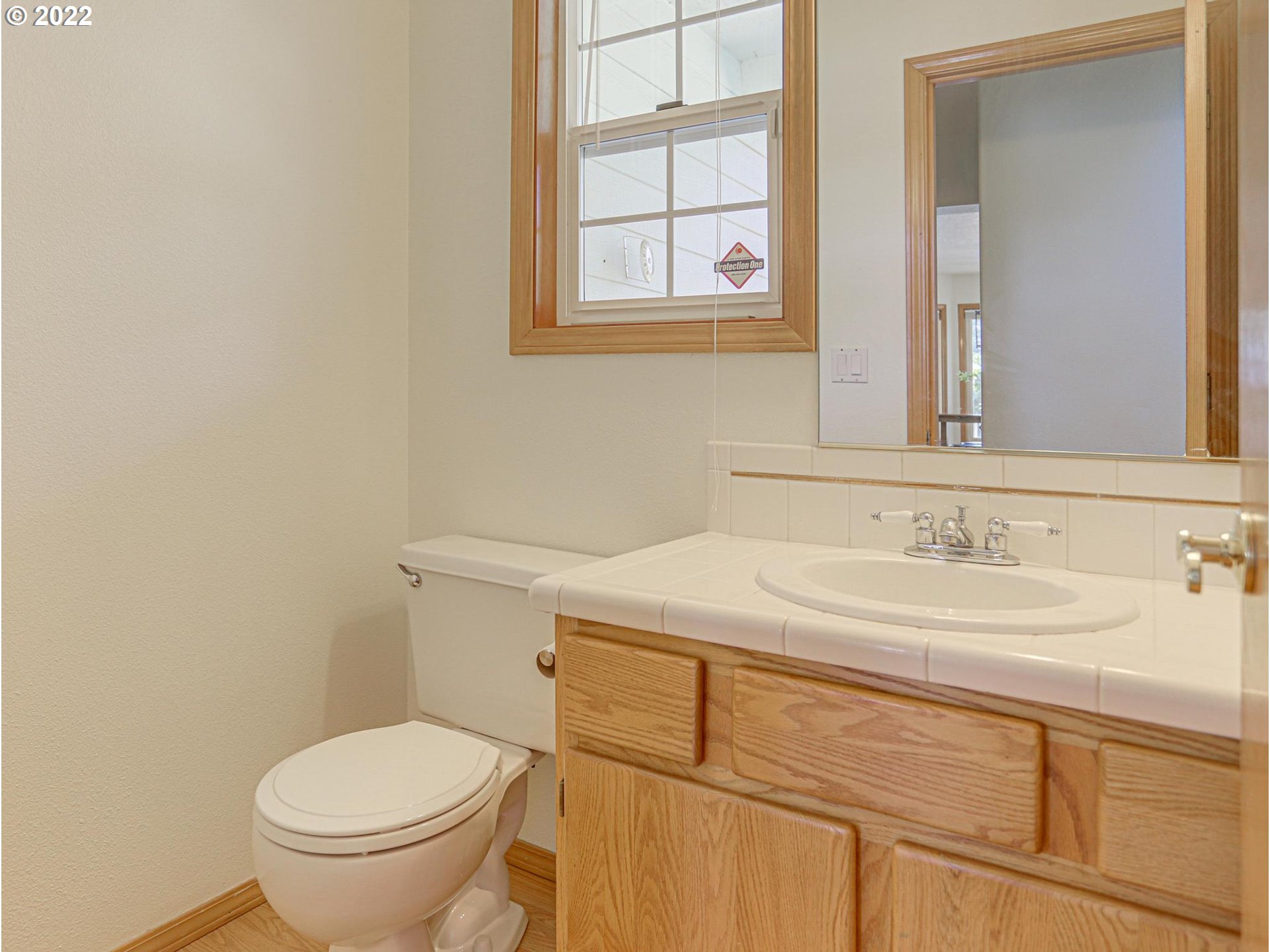 467 Southwest Nancy Circle Gresham, OR 97030 - Photo 16 of 32 Bathroom
