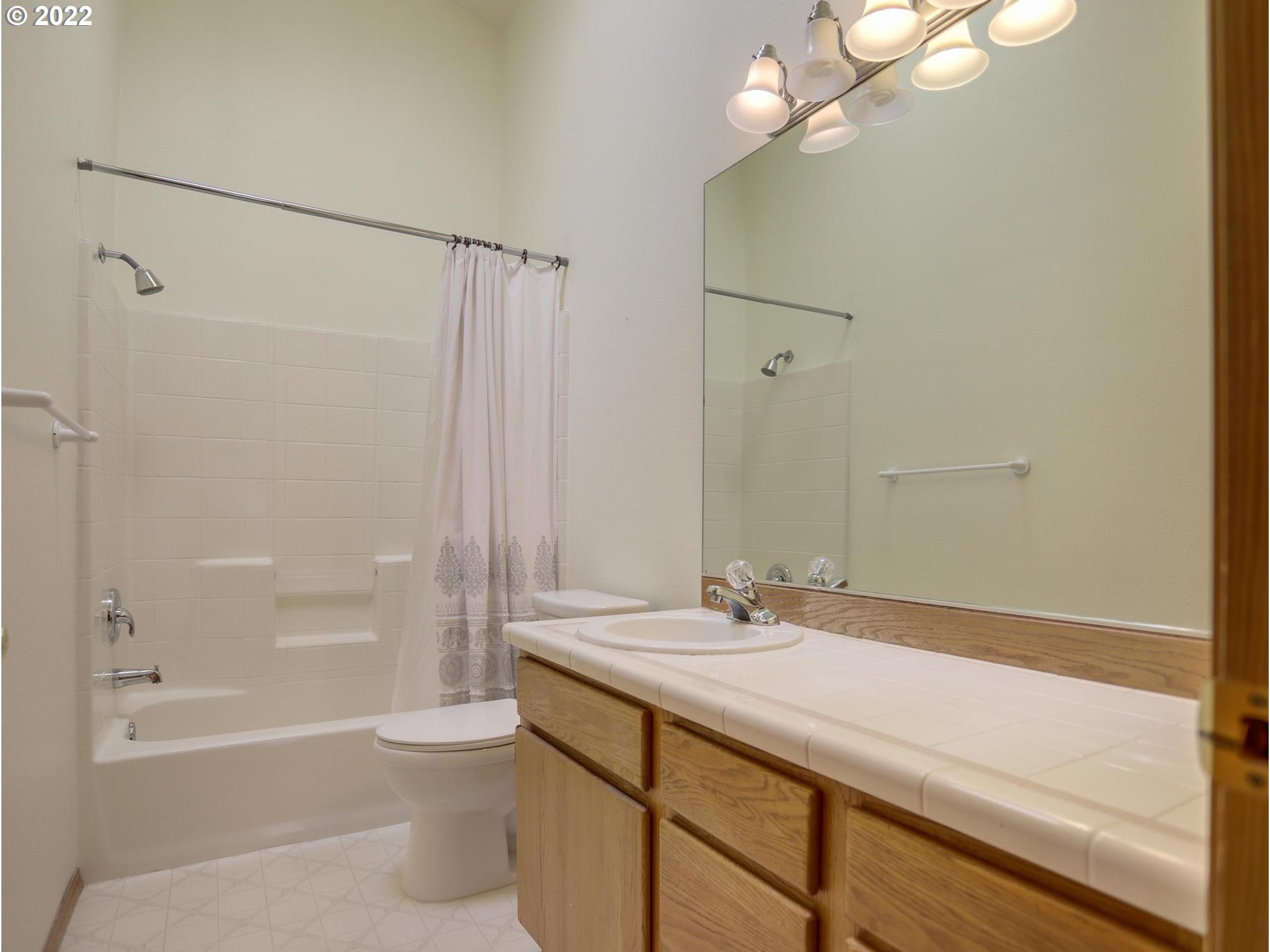 467 Southwest Nancy Circle Gresham, OR 97030 - Photo 21 of 32 Bathroom