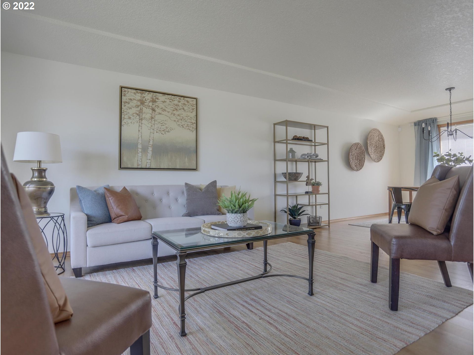 467 Southwest Nancy Circle Gresham, OR 97030 - Photo 4 of 32 Living Room
