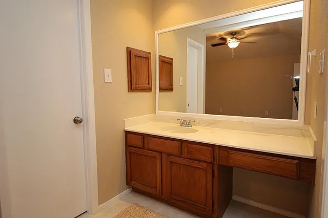 $2,100 | 3873 Pecan Circle, La Porte, TX 77571