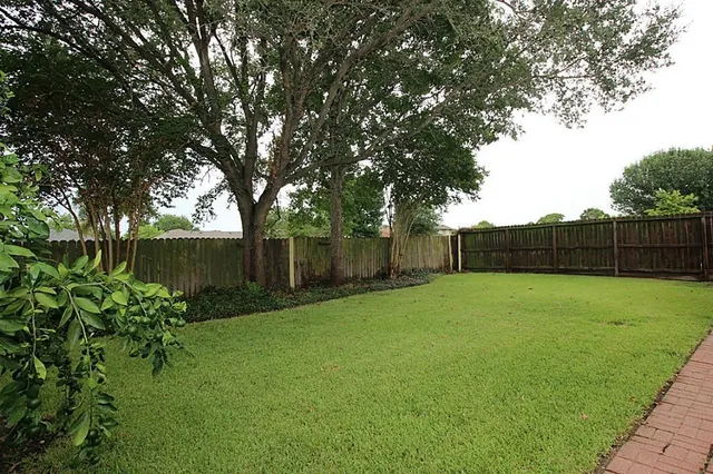 $2,100 | 3873 Pecan Circle, La Porte, TX 77571