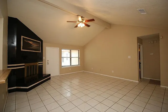 $2,100 | 3873 Pecan Circle, La Porte, TX 77571