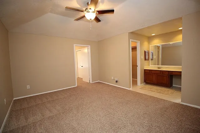 $2,100 | 3873 Pecan Circle, La Porte, TX 77571