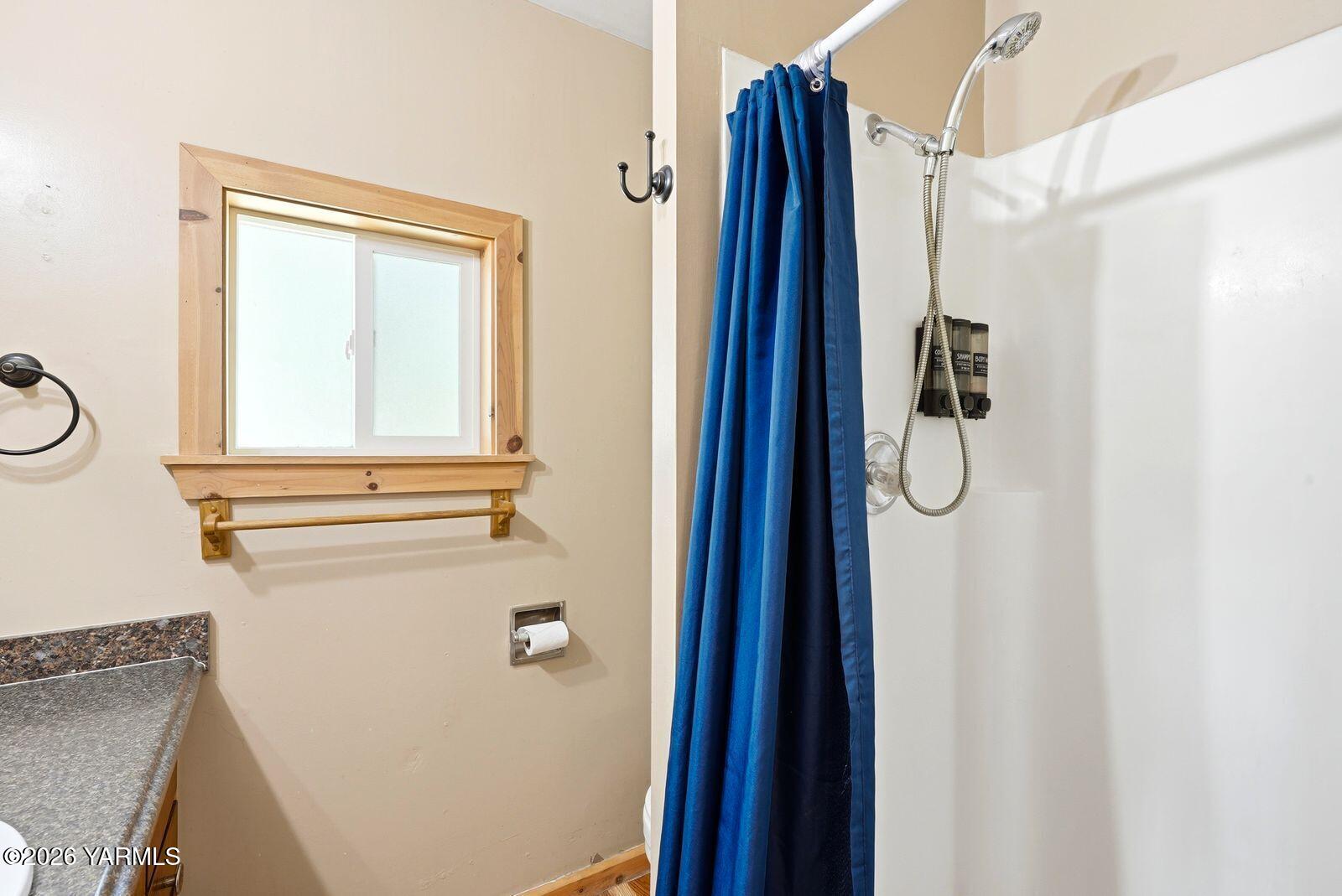 3780 Nile Road Naches, WA 98937 - Photo 18 of 43 a bathroom with a shower and a window