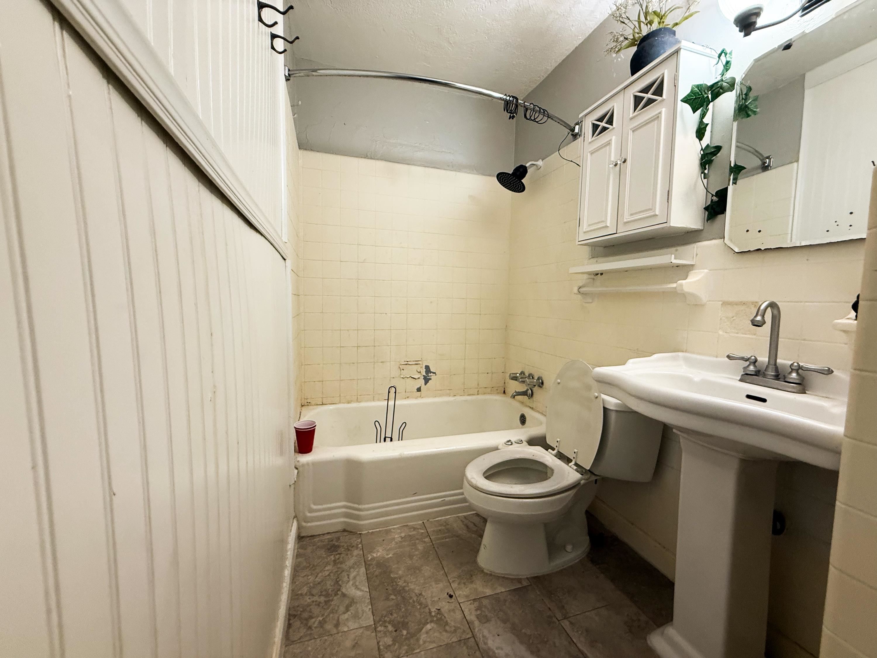 1027 Waring Road Memphis, TN 38122 - Photo 11 of 14 Bathroom featuring a textured ceiling and tub / shower combination