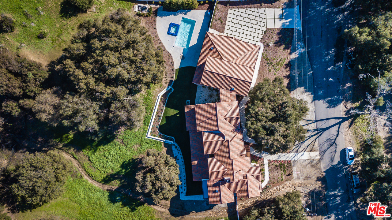 2563 Stokes Canyon Road Calabasas, CA 91302 - Photo 2 of 44 Gallery Image 2