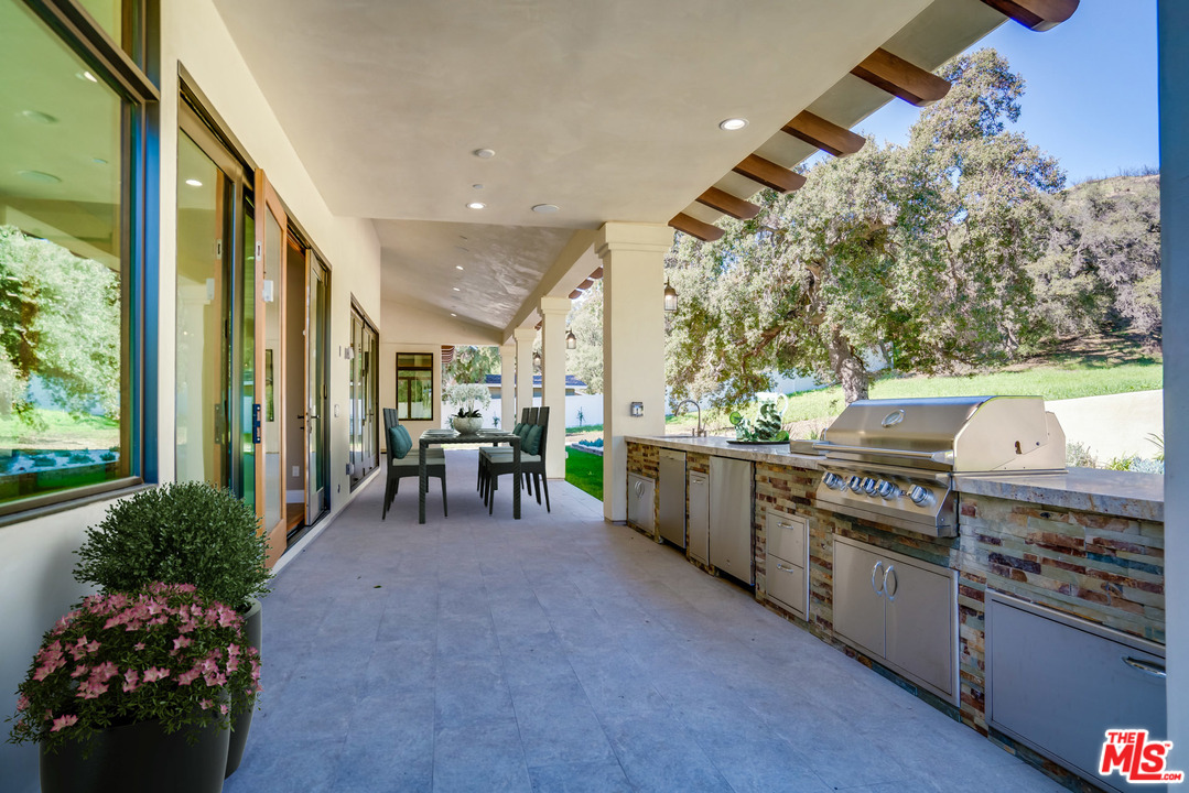 2563 Stokes Canyon Road Calabasas, CA 91302 - Photo 10 of 44 Gallery Image 10