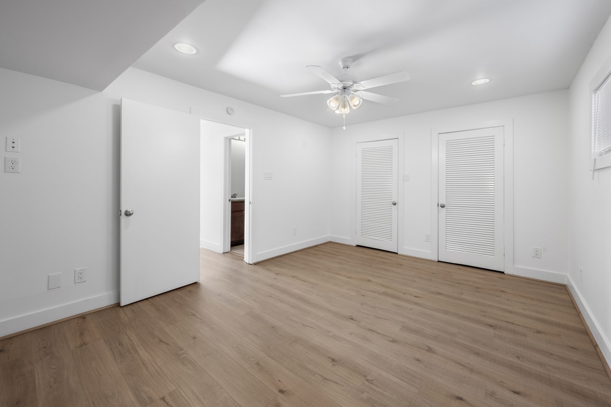234 Westheimer Road, Unit 7 Houston, TX 77006 - Photo 12 of 18 an empty room with wooden floor and ceiling fan