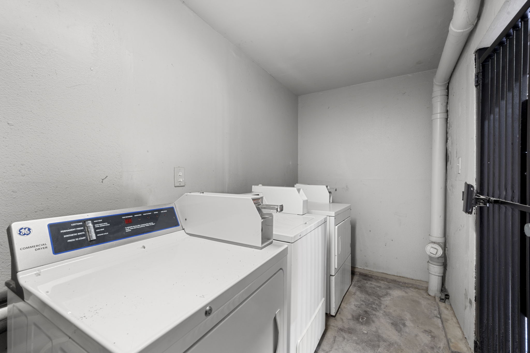 234 Westheimer Road, Unit 7 Houston, TX 77006 - Photo 17 of 18 a utility room with dryer and washer
