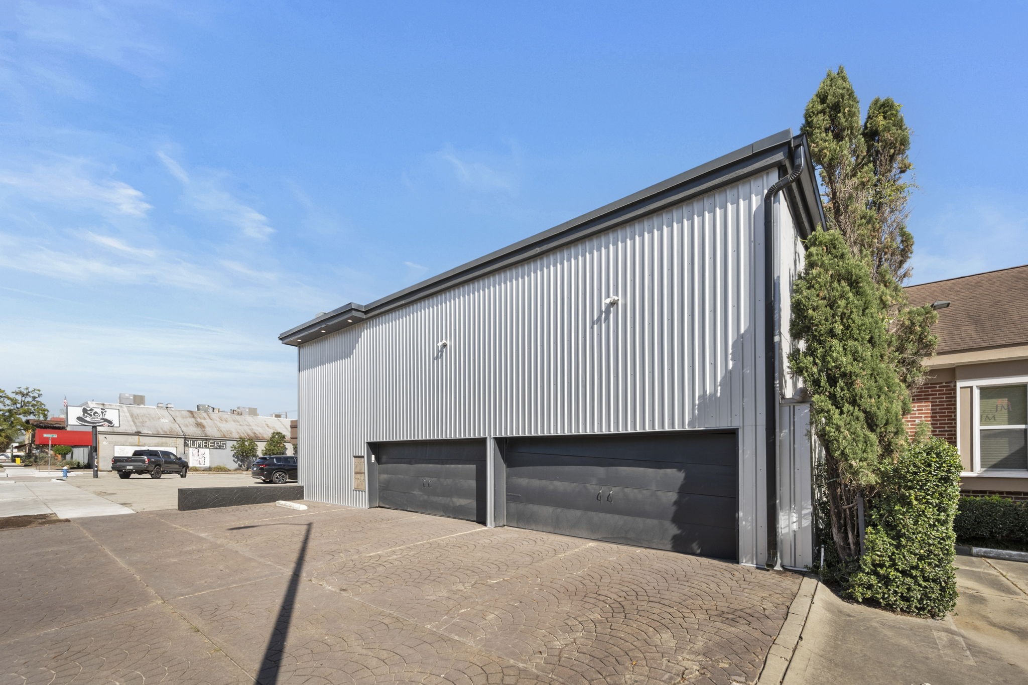 234 Westheimer Road, Unit 7 Houston, TX 77006 - Photo 2 of 18 a view of car parked in front of house
