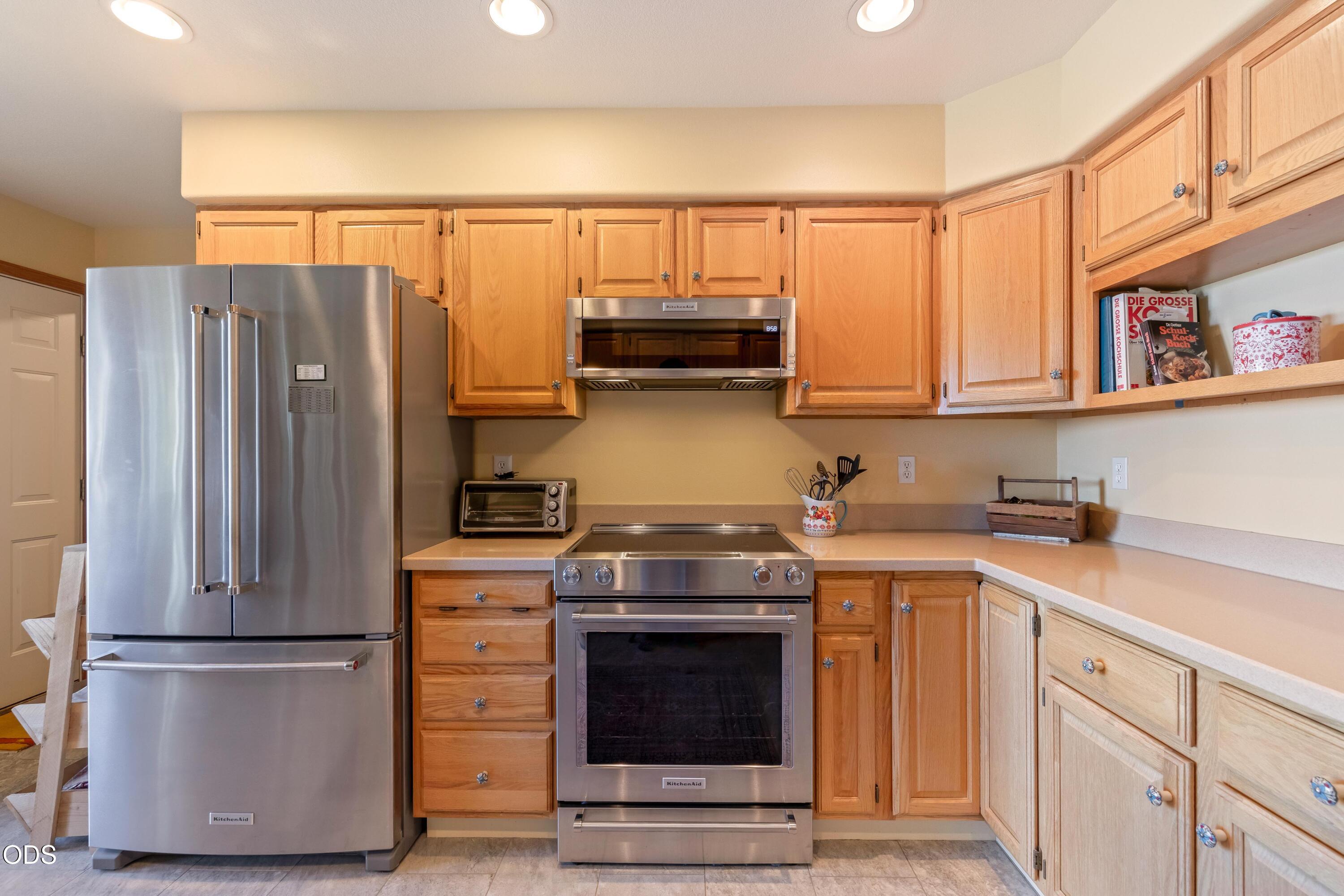 13753 South Sego Lily Road Powell Butte, OR 97753 - Photo 7 of 46 a kitchen with stainless steel appliances granite countertop a refrigerator stove and sink