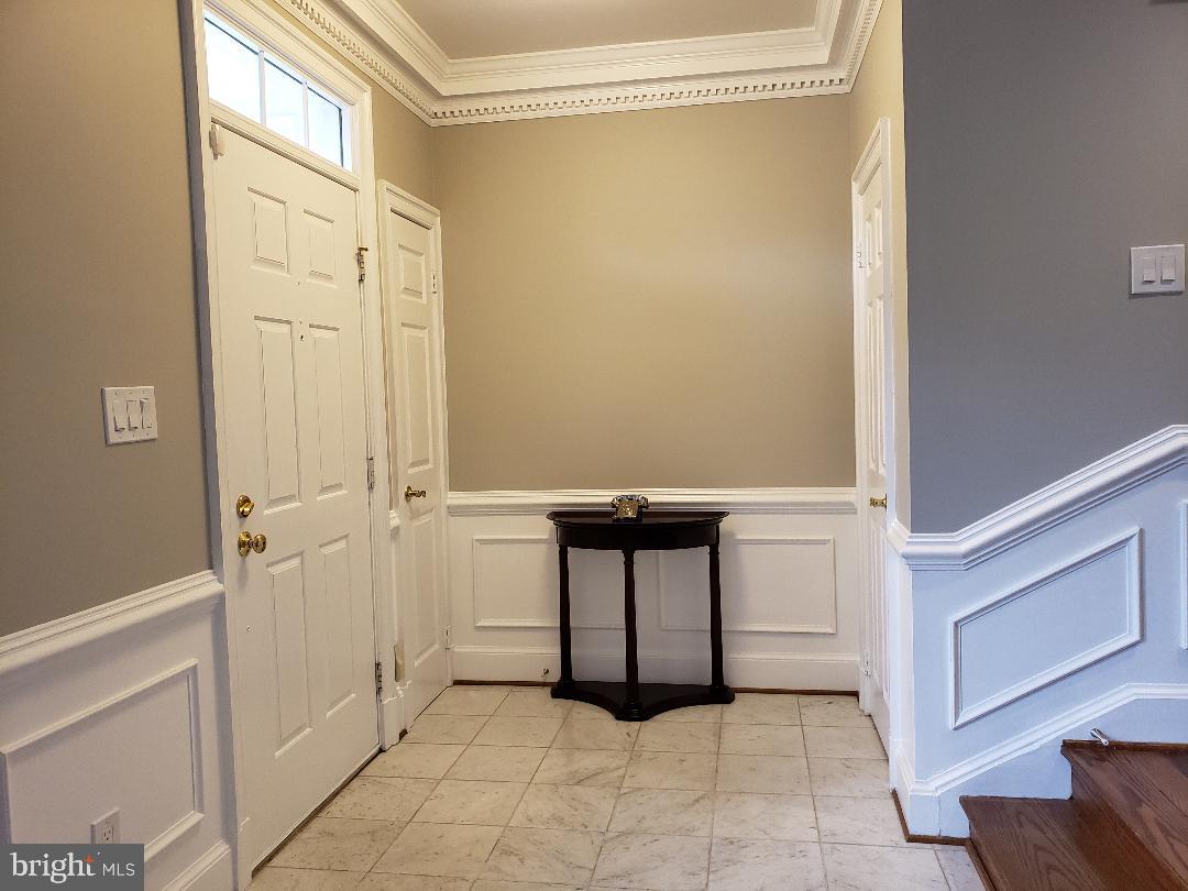 8049 Rising Ridge Road Bethesda, MD 20817 - Photo 2 of 33 a view of walk in closet