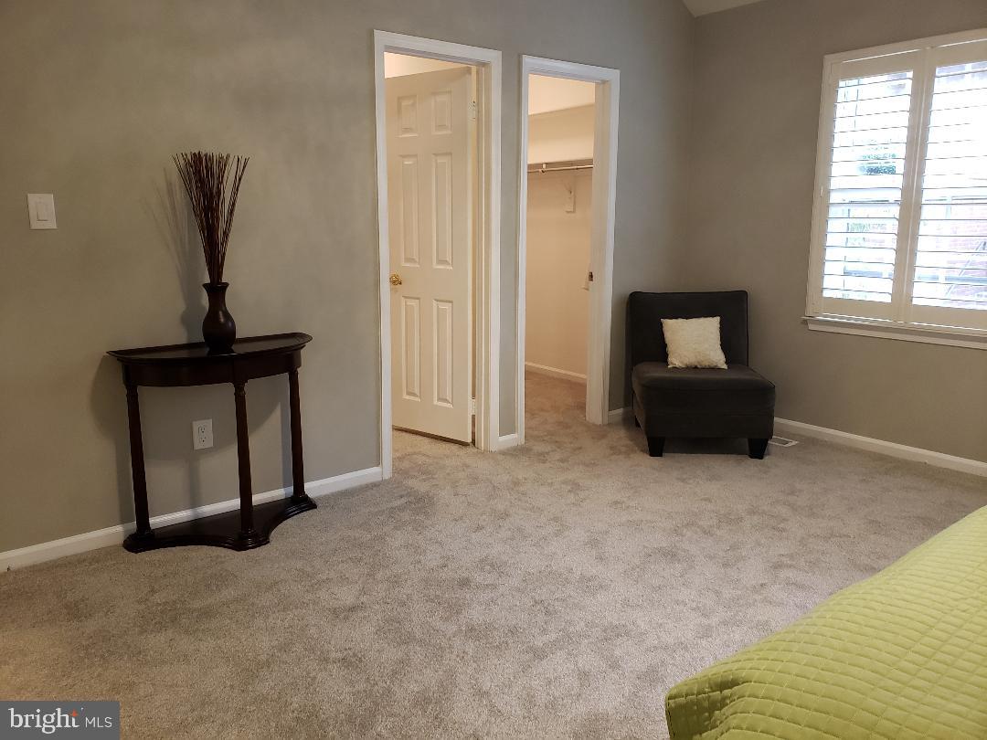 8049 Rising Ridge Road Bethesda, MD 20817 - Photo 15 of 33 a living room with furniture