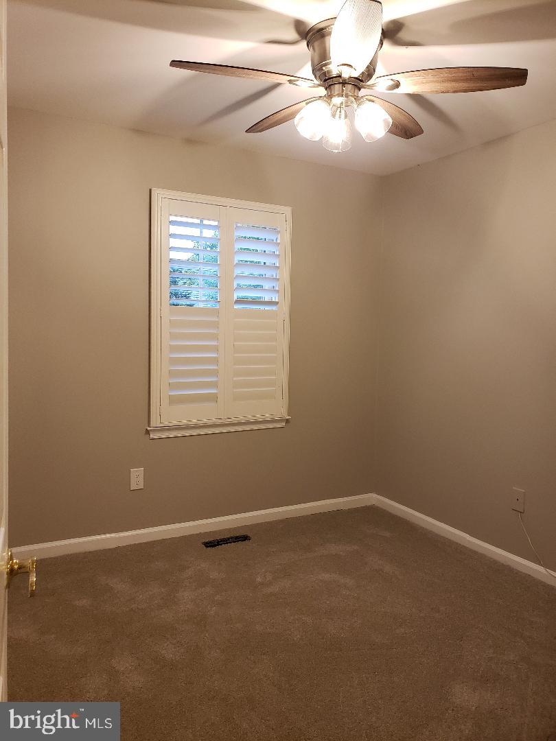 8049 Rising Ridge Road Bethesda, MD 20817 - Photo 27 of 33 en empty room with windows and fan