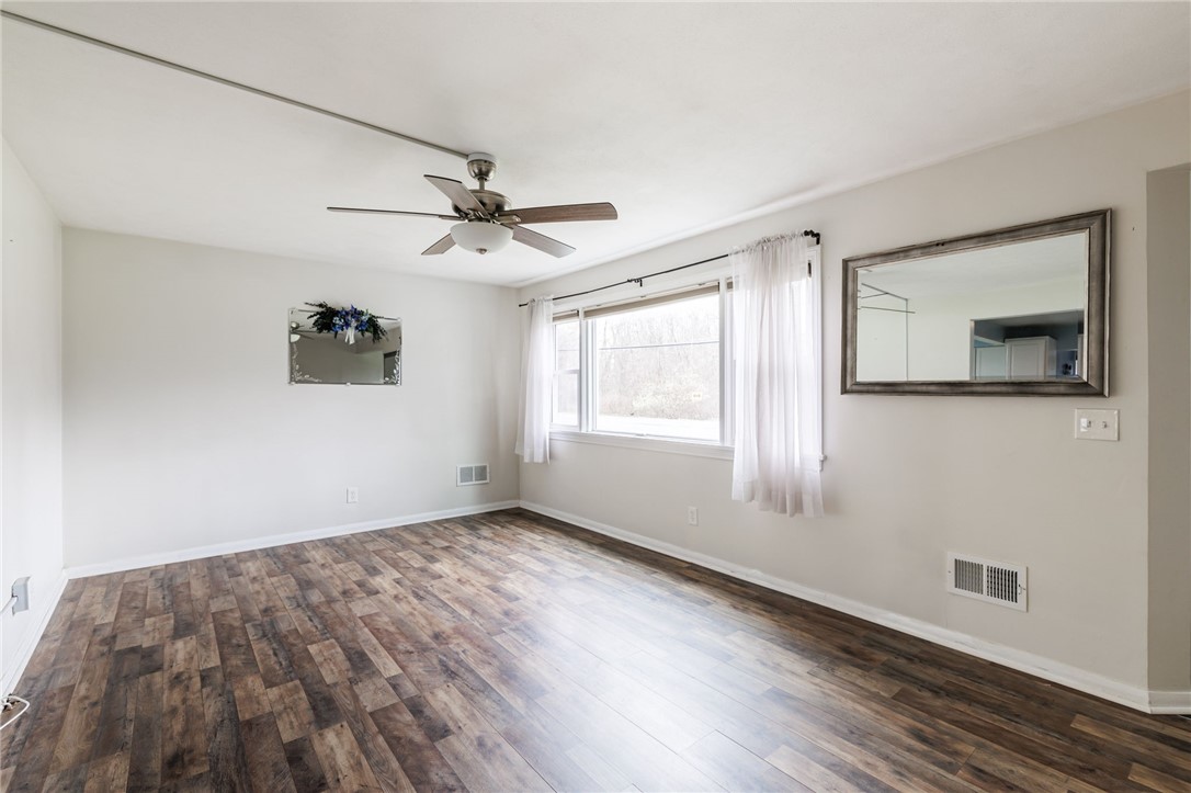 986 Gravel Road Webster, NY 14580 - Photo 14 of 36