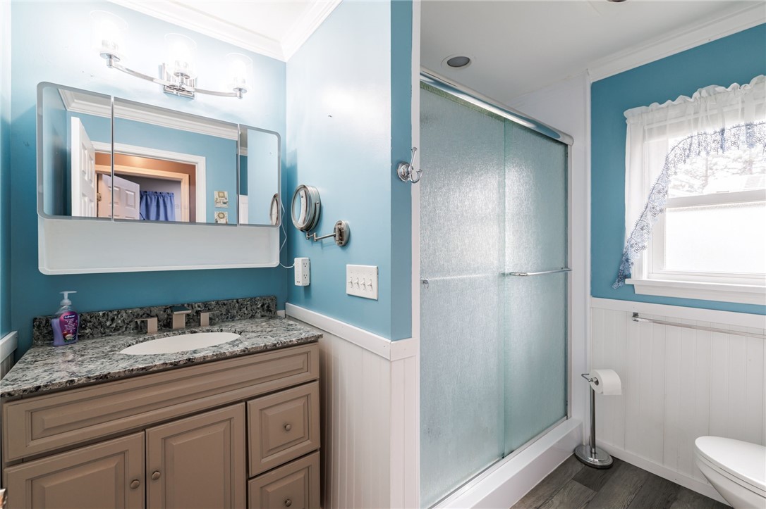 986 Gravel Road Webster, NY 14580 - Photo 20 of 36 1st floor full bath