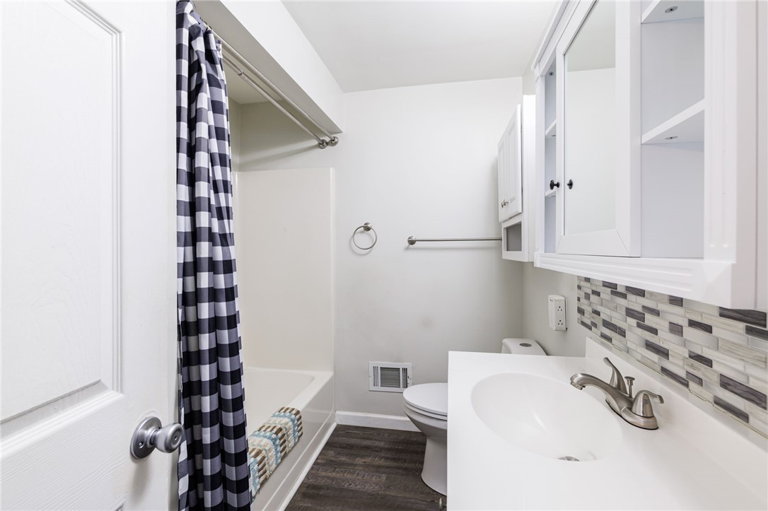 986 Gravel Road Webster, NY 14580 - Photo 24 of 36 1st floor full bath