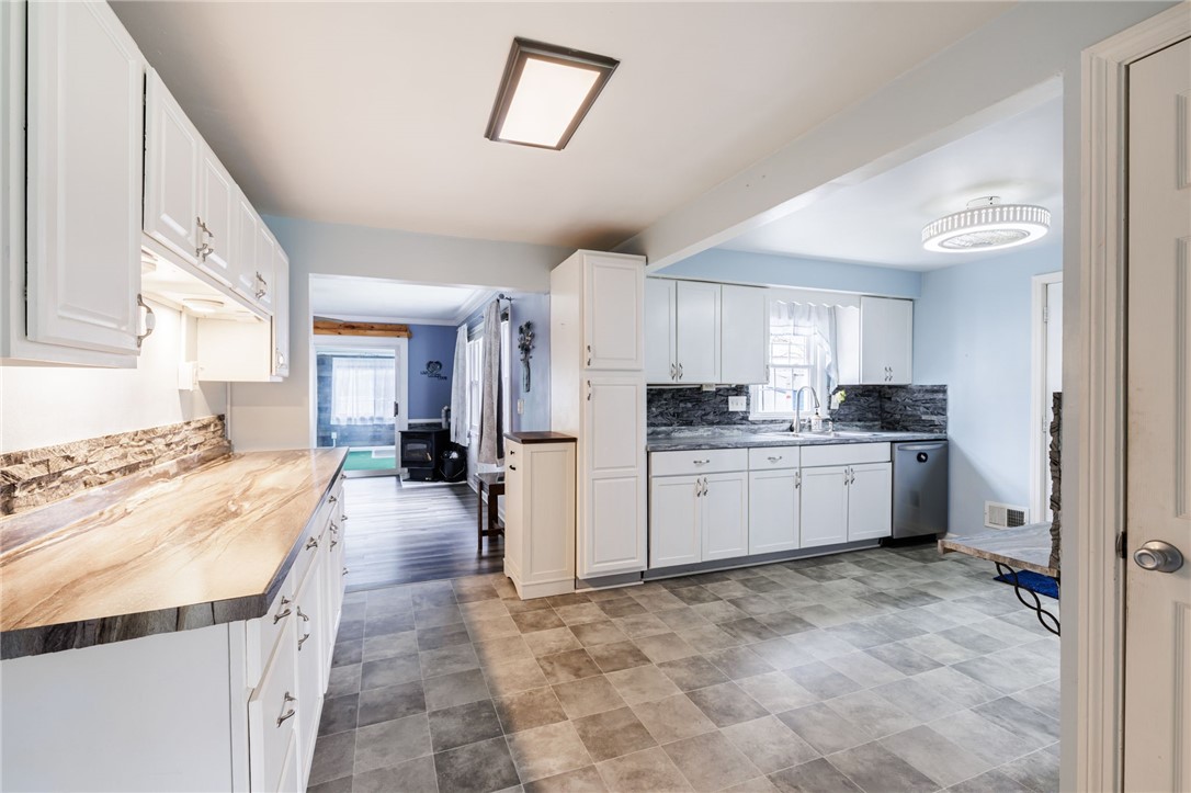 986 Gravel Road Webster, NY 14580 - Photo 8 of 36