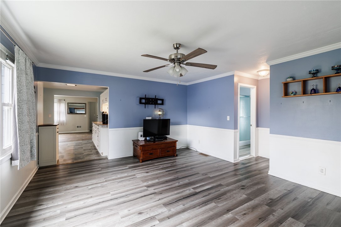 986 Gravel Road Webster, NY 14580 - Photo 10 of 36