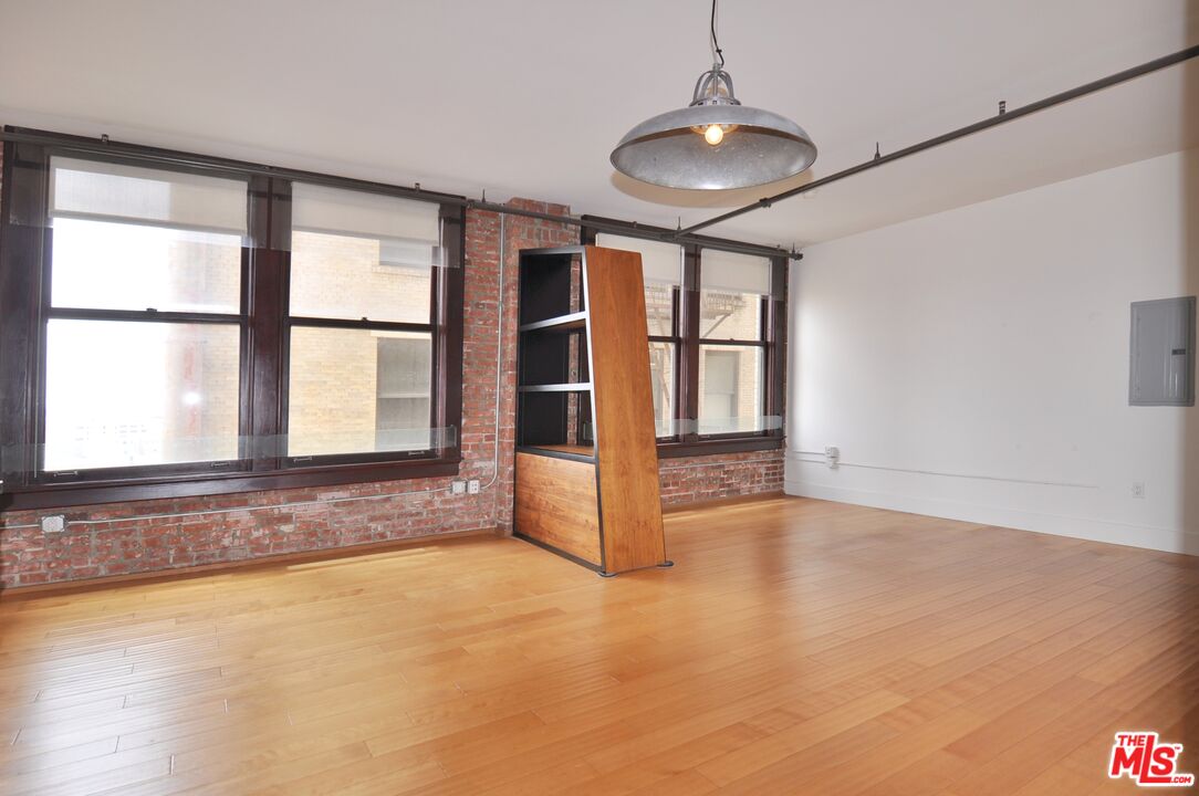 460 South Spring Street, Unit 908 Los Angeles, CA 90013 - Photo 4 of 35 Gallery Image 4