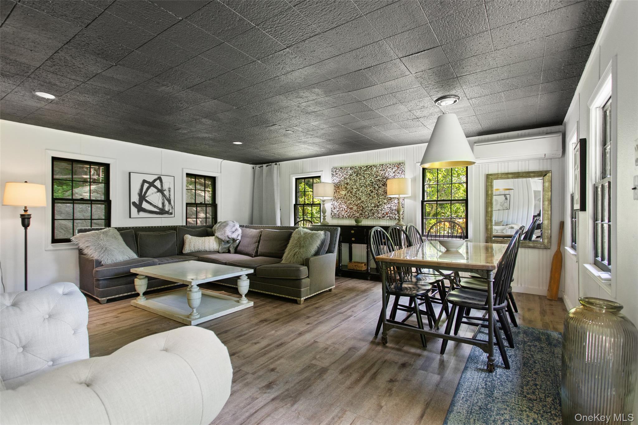 35 Old Snake Hill Road Pound Ridge, NY 10576 - Photo 26 of 50 Great Room Cottage