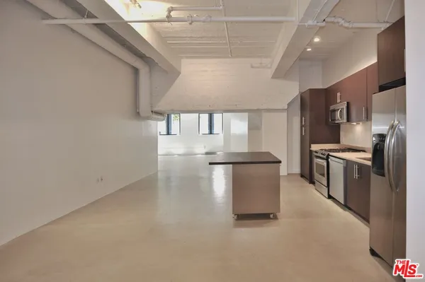 $2,995 | 849 South Broadway, Unit M02, Los Angeles, CA 90014