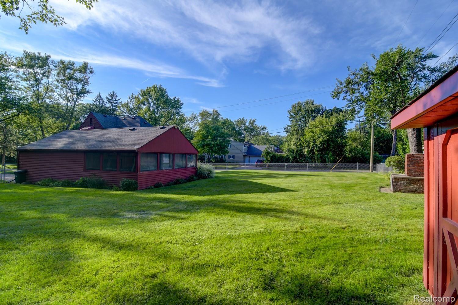 311 Dover Road Waterford, MI 48328 - Photo 38 of 67 311 Dover Exterior-7.jpg