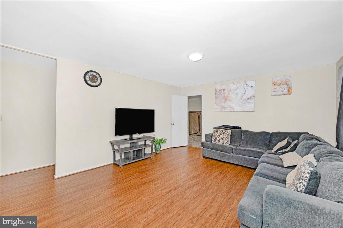 302 Manor Court Frederick, MD 21701 - Photo 5 of 33 Spacious living area with warm tones.