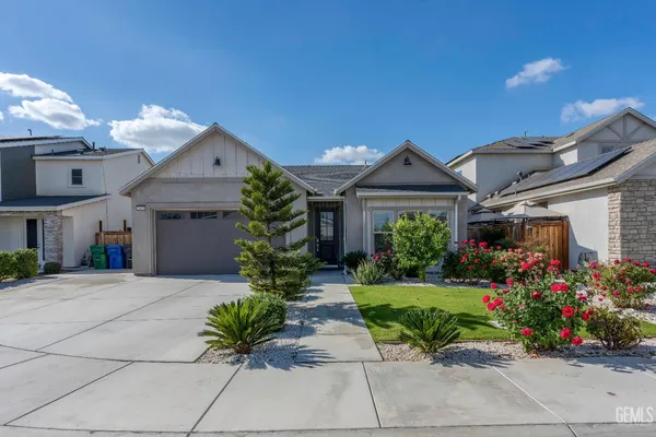 a front view of house with yard