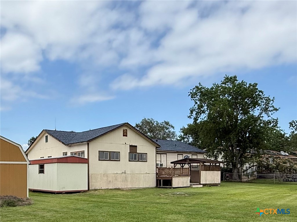 105 Sanders Street Palacios, TX 77465 - Photo 5 of 30