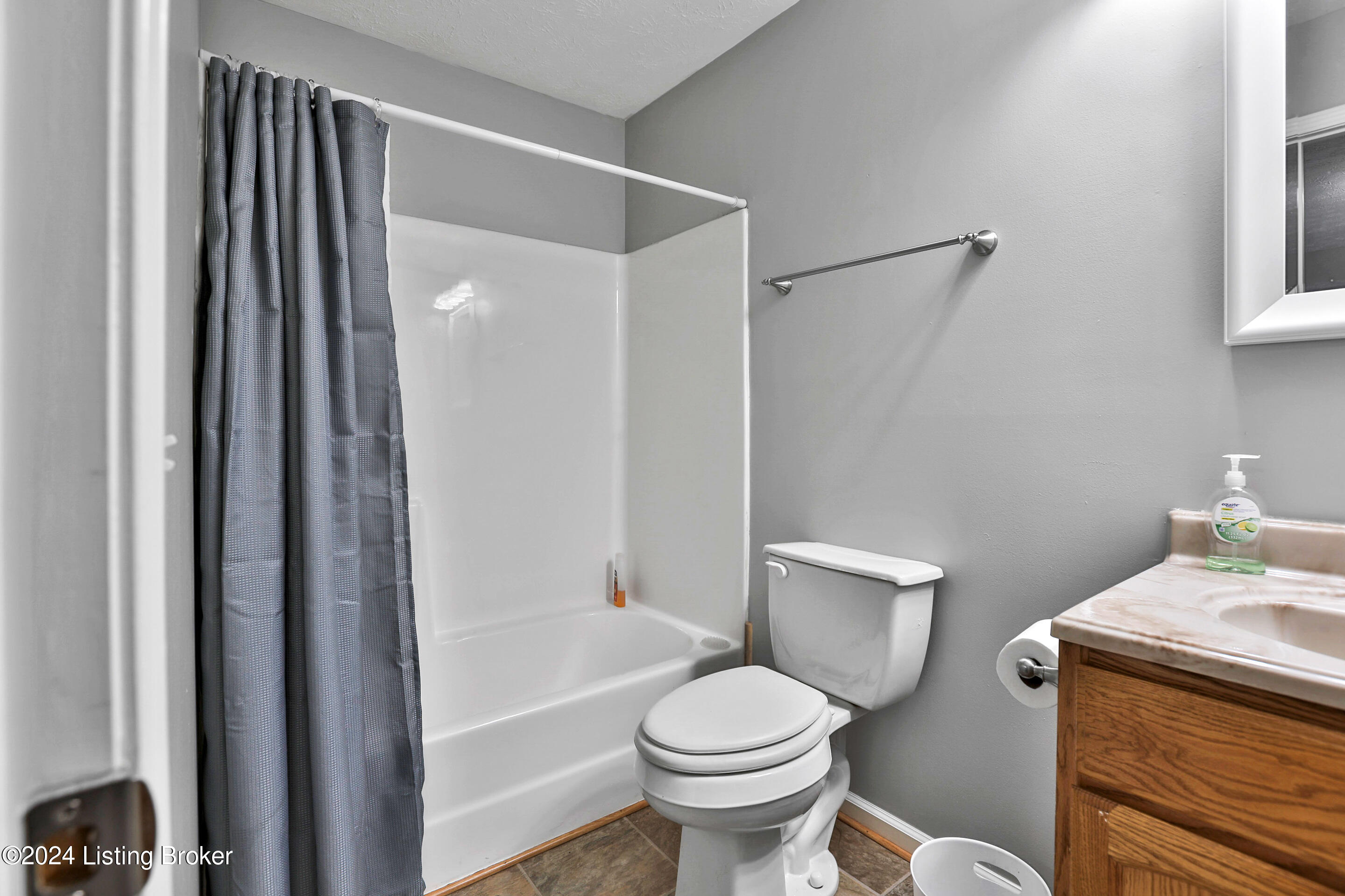 734 River Ridge Road Frankfort, KY 40601 - Photo 16 of 27 Primary Bathroom