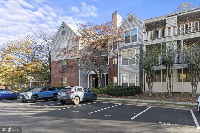 $2,100 | 3909 Penderview Drive, Unit 1904, Fairfax, VA 22033