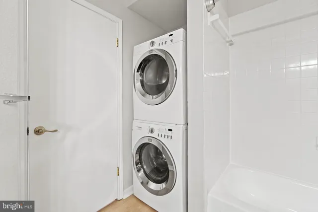 $2,100 | 3909 Penderview Drive, Unit 1904, Fairfax, VA 22033