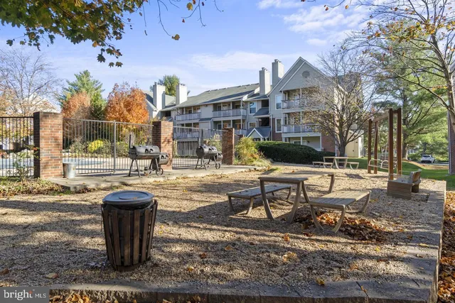 $2,100 | 3909 Penderview Drive, Unit 1904, Fairfax, VA 22033