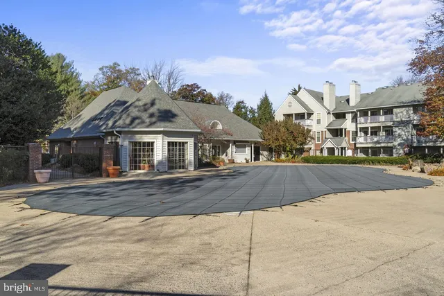 $2,100 | 3909 Penderview Drive, Unit 1904, Fairfax, VA 22033