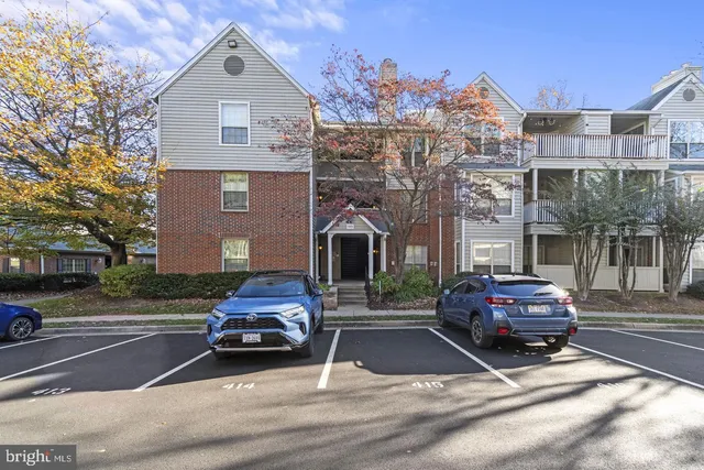 $2,100 | 3909 Penderview Drive, Unit 1904, Fairfax, VA 22033