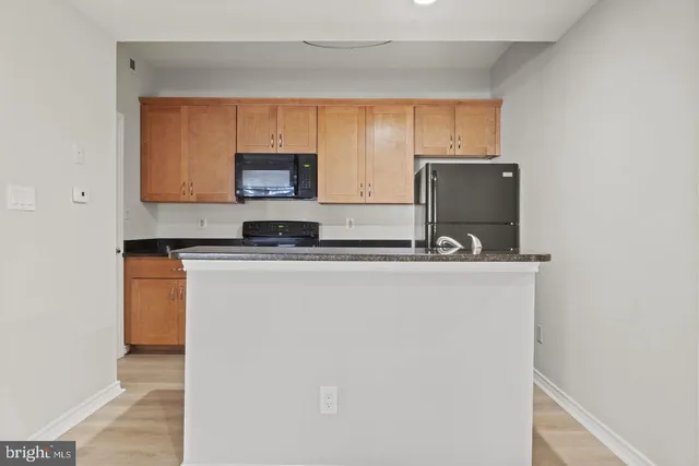 $2,100 | 3909 Penderview Drive, Unit 1904, Fairfax, VA 22033