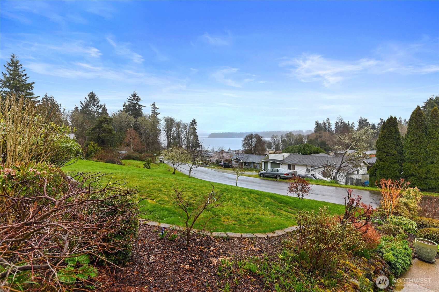 9011 Roanoke Road Northeast Bremerton, WA 98311 - Photo 4 of 38