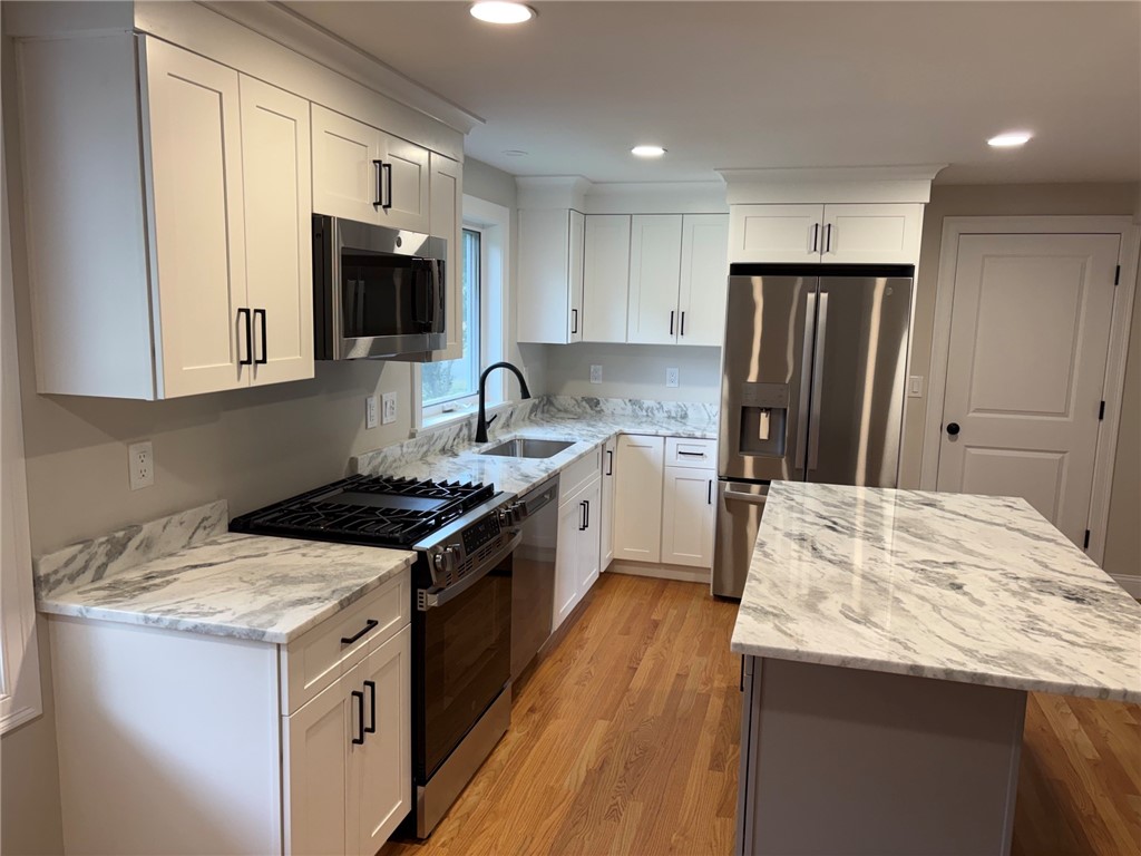 76 Beverly Road East Providence, RI 02915 - Photo 7 of 45